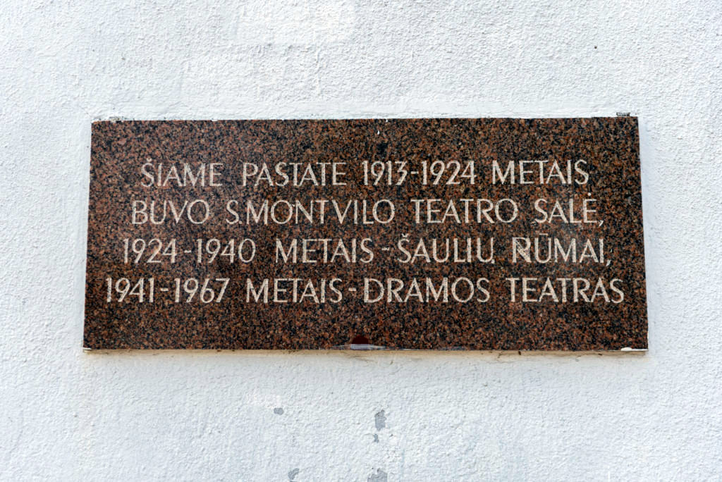 Atminimo lenta senajam Panevėžio teatrui. Nuotrauka Mazylis Media