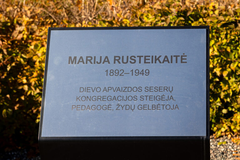 Informacinė lenta Marijai Rusteikaitei. Gintaro Lukoševičiaus nuotrauka. 2025 m.