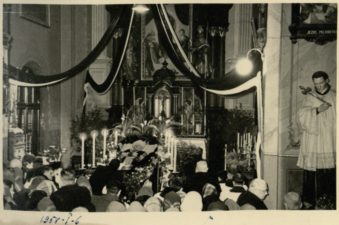 Velionis vyskupas Kazimieras Paltarokas Panevėžio Kristaus Karaliaus katedroje. 1958.01.06. VKPA