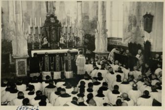 Vyskupo Kazimiero Paltaroko laidotuvės Panevėžio katedroje. 1958.01.07. VKPA