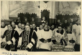 Vyskupo Kazimiero Paltaroko laidotuvės Panevėžio katedroje. 1958.01.07. VKPA