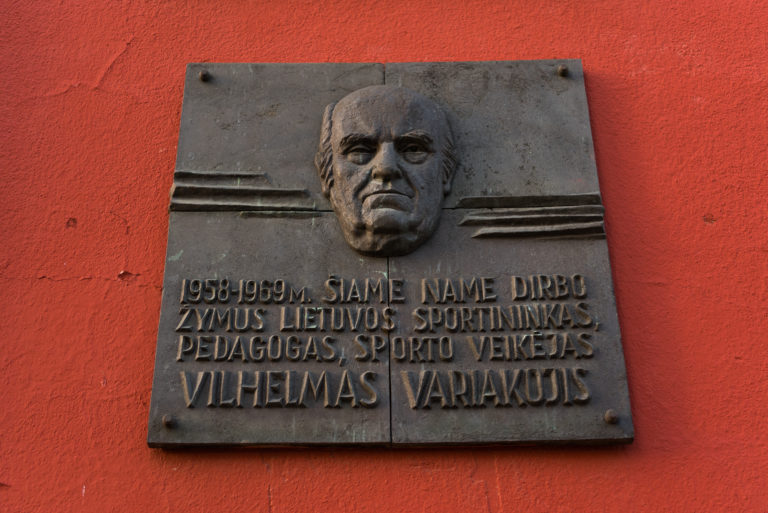 Atminimo lenta Vilhelmui Variakojui. Nuotrauka Mazylis Media