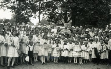 Vyskupo Kazimiero Paltaroko vizitas Biržuose. 1929 m. PVKA