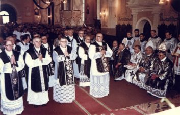Vyskupo Kazimiero Paltaroko 25-ųjų mirties metinių minėjimas Panevėžio Kristaus Karaliaus katedroje. 1983.01.04. PVKA