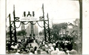 Rokiškio miesto Nepriklausomybės paminklo, skirto Lietuvos Nepriklausomybės 10-mečiui paminėti atidengimo šventė, vykusi 1931 m. spalio 4 d.