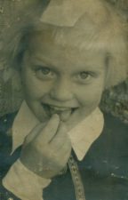 Pauliaus Širvio dukra Dangė – pradinių klasių mokinė, Vilnius, apie 1960 m. Pauliaus Širvio nuotrauka iš Maironio lietuvių literatūros muziejaus