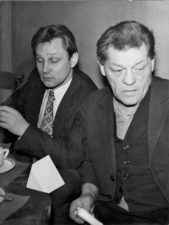 Paulius Širvys su aktoriumi Arnu Rosenu Panevėžyje, 1975 m. vasario 19 d. P. Peleckio nuotrauka, LCVA. Iš knygos: Arnas Rosenas / sudarė D. Šabasevičienė. – V., 2008, p. 168