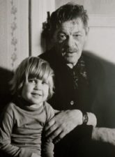 Paulius Širvys su anūke Evelina Vilniuje, Muziejaus g. 11, XX a. 8 deš. Dangės Širvytės nuotrauka