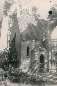 Berčiūnų Švč. Jėzaus Širdies bažnyčios statyba. Apie 1943-1944 m. Nuotraukos iš Kristupo Šidlausko asmeninio archyvo