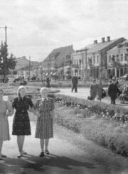 4. Panevėžio Lenino aikštė ankstyvuoju sovietmečiu. 1953 m. I. Baltmano nuotrauka. Lietuvos centrinis valstybės archyvas, 0-025971