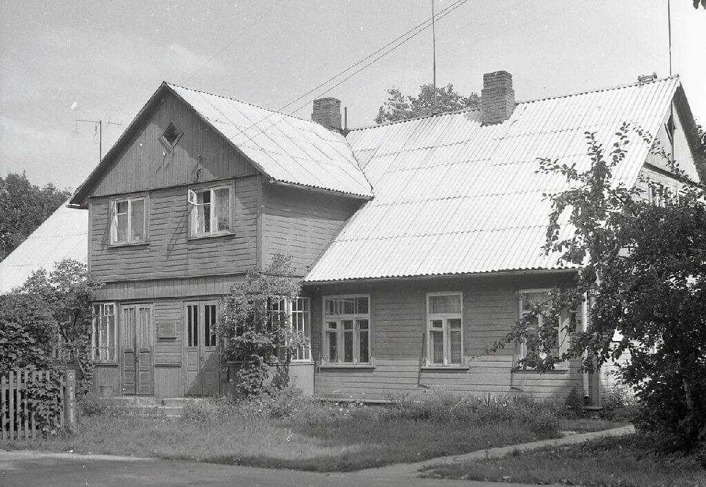 1. G. Petkevičaitės-Bitės memorialinis namas Panevėžyje. 1981 m. S. Keparučio nuotrauka. Kultūros paveldo centro Paveldosaugos biblioteka. F. 44, ap. Istorija, 231