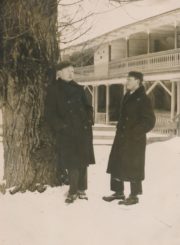 Panevėžio mokytojų seminarijos IV kurso studentas Pranas Tamošiūnas (dešinėje) su draugu. 1931 m. Panevėžio apskrities Gabrielės Petkevičaitės-Bitės viešoji biblioteka, Pavienių rankraščių fondas F8-640