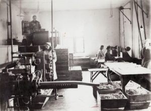 2. Gamybos procesas akcinės bendrovės „Lietuvos  maistas“ Panevėžio fabrike. Nuotrauka iš Panevėžio kraštotyros muziejaus rinkinių