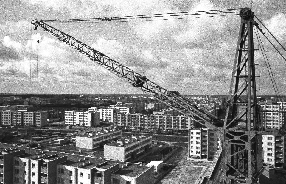 Naujų namų statybos. Panevėžys. 1979 m. Juliaus Vaicekausko nuotr. Iš Panevėžio kraštotyros muziejaus rinkinių