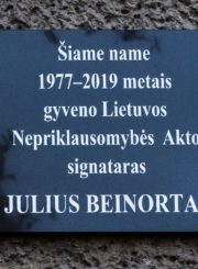 Atminimo lenta Juliui Beinortui. Astos Rimkūnienės nuotrauka