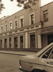 Panevėžio viešoji biblioteka. [1993 m.]. Nuotraukos autorius nežinomas. Panevėžio apskrities Gabrielės Petkevičaitės-Bitės viešosios bibliotekos skaitmeninis archyvas