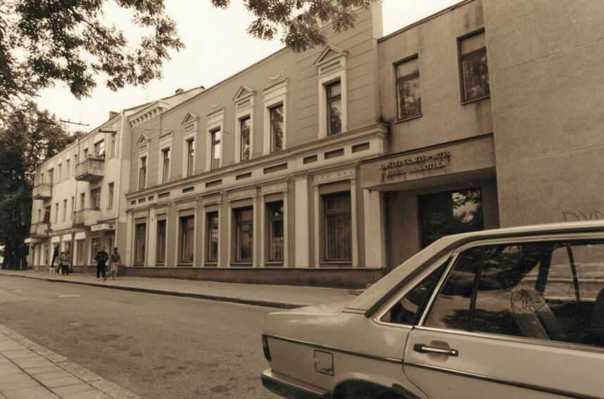 Panevėžio viešoji biblioteka. [1993 m.]. Nuotraukos autorius nežinomas. Panevėžio apskrities Gabrielės Petkevičaitės-Bitės viešosios bibliotekos skaitmeninis archyvas