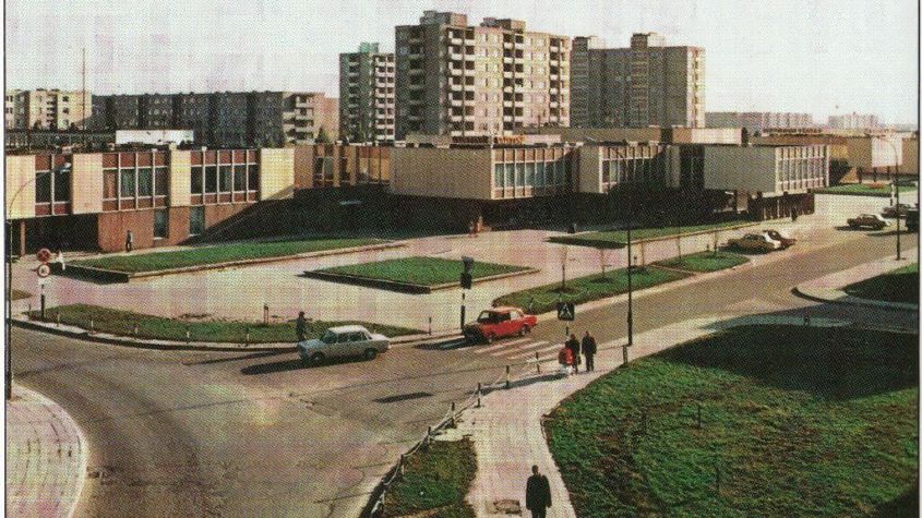 Prekybos centras „Žara“. Nuotrauka iš leidinio „Akcinė bendrovė „Panevėžio statybos trestas“, Panevėžys, 1997 m.