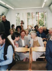 Juozo Miltinio palikimo studijų centre. Iš kairės sėdi: Stanislovas Bagdonavičius, Angelė Mikelinskaitė, Liudvika Marija Adomavičiūtė, Eugenija Šulgaitė. Panevėžys. 2004 m. rugsėjo 3 d. JMC fondas
