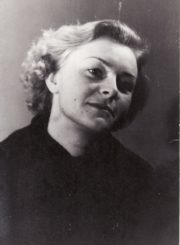 Liudvika Marija Adomavičiūtė. Panevėžys, 1955 m. Fotogr. Kazimiero Vitkaus. PAVB FKV-398-2-2