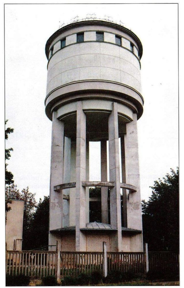 1960 m. Panevėžyje pastatytas vandentiekio bokštas. Nuotr. iš: Akcinė bendrovė „Panevėžio statybos trestas“. Panevėžys, 1997
