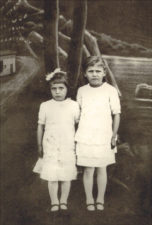 Su seserim Benedikta apie 1936 m.