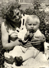 Su sūneliu Audriumi 1963 m.