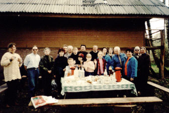 Paįstrio kraštiečiai po talkos Jutiškiuose, Panevėžio rj. 1999 m.