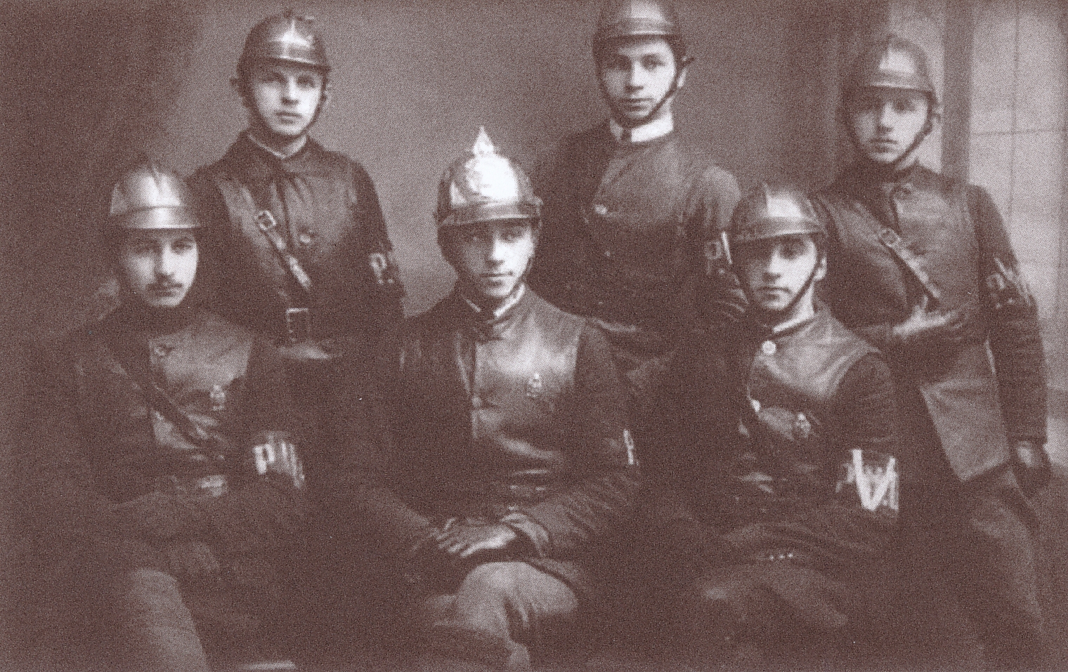 Savanorių ugniagesių būrys. Panevėžys, 1924. Nuotrauka iš: Žvilgsnis į praeitį. Panevėžys, 2021. P. 211