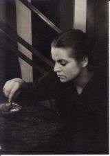 A. Salynskis „Pavojingas bendrakeleivis“ (rež. Gediminas Karka), 1954 m. Laimutė Liesytė – Marija Lagunova. Fotogr. Kazimiero Vitkaus. PAVB FKV-122-5-1