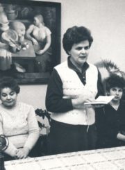 Panevėžio viešosios bibliotekos darbuotojų viešnagė Daugpilio centrinėje bibliotekoje. Iš kairės: Aurelija Matulevičienė, Danutė Neniškienė, bibliotekos direktorė Vanda Paškauskienė. 1986 m. Panevėžio apskrities G. Petkevičaitės-Bitės viešosios bibliotekos fondas F22