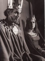 W. Shakespeare’as „Makbetas“ (rež. Juozas Miltinis), 1961 m. Stasys Petronaitis – Makbetas, Eugenija Šulgaitė – Ledi Makbet. Fotogr. Kazimiero Vitkaus. PAVB FKV-161/16-3