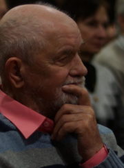 Aktorius Stasys Petronaitis renginio metu G. Petkevičaitės-Bitės viešojoje bibliotekoje, 2016 m. Fotogr. Virginijaus Benašo. PAVB skaitmeninis archyvas
