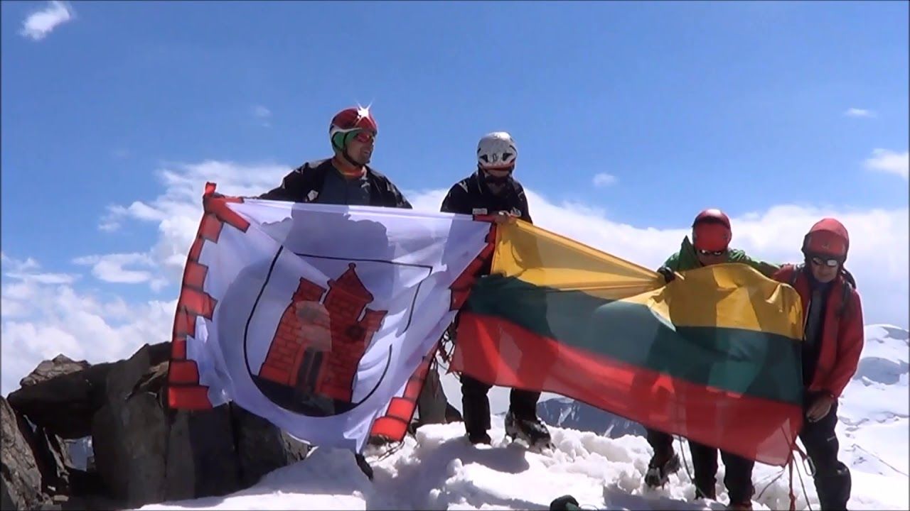 Panevėžiečiai alpinistai Panevėžio viršukalnėje Tian Šanio kalnuose. Nuotrauka iš: https://www.youtube.com/watch?v=OCgst5GRMzw