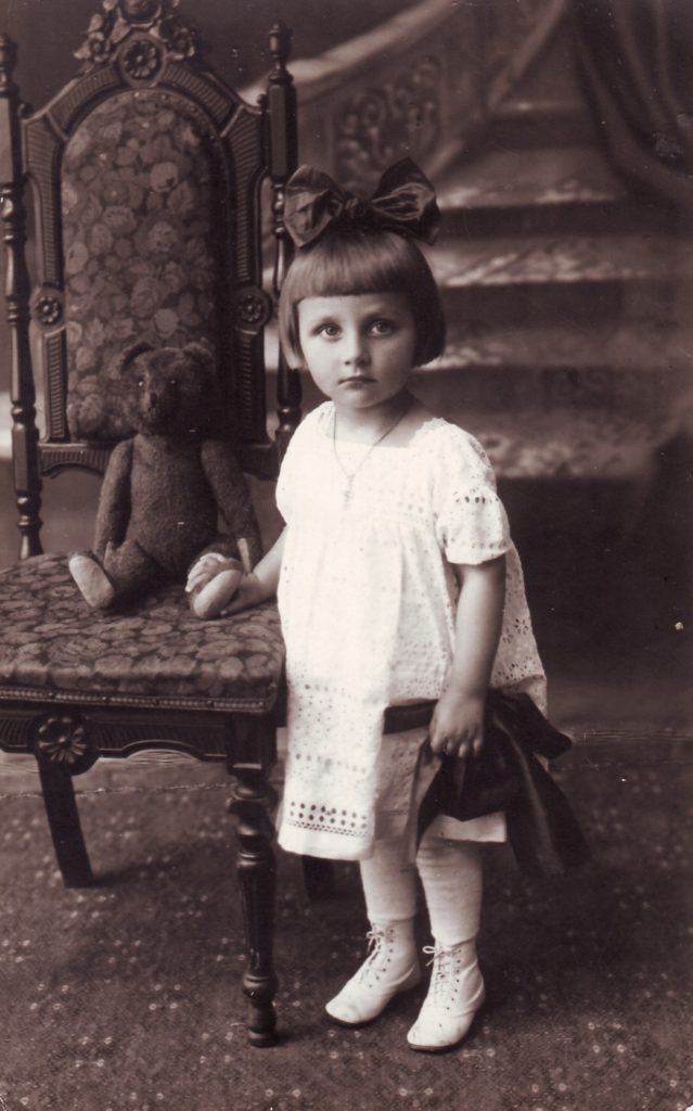 Vanda Zaborskaitė vaikystėje. Panevėžys. Apie 1926 m. PAVB skaitmeninis archyvas