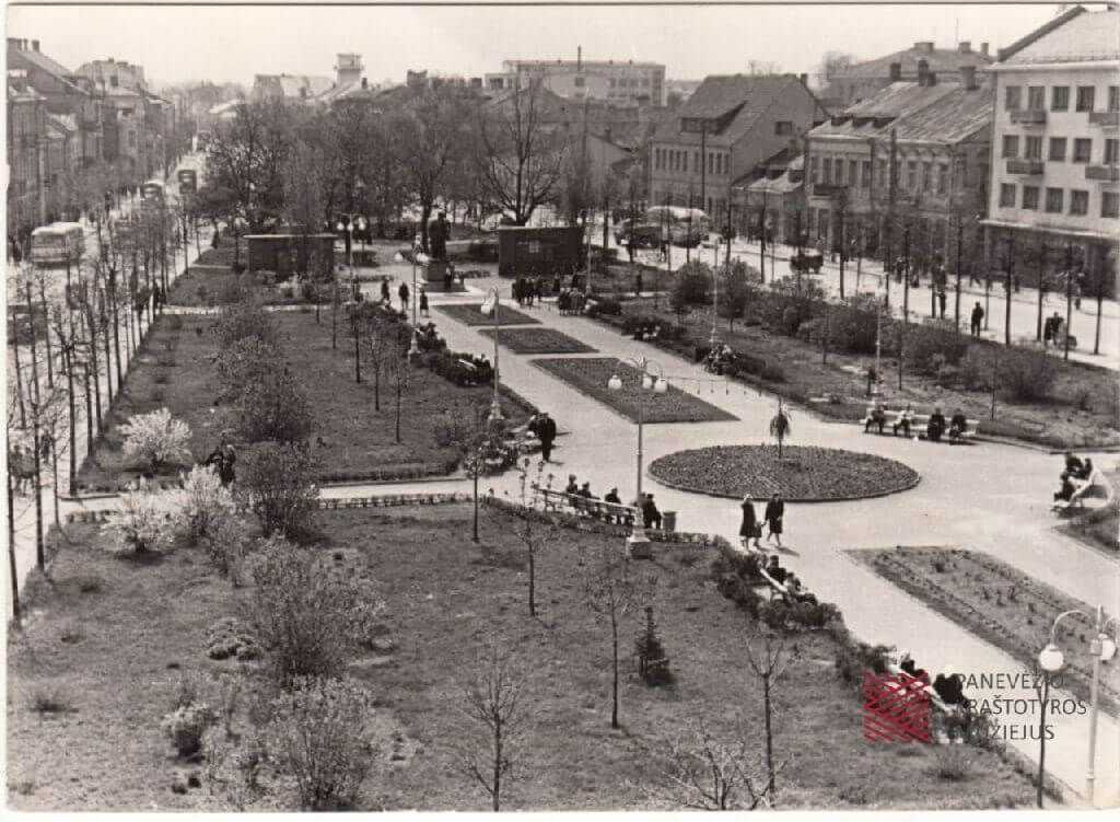 Lenino (dab. Laisvės) aikštė. Panevėžys, apie 1955 m. Nuotrauka iš Panevėžio kraštotyros muziejaus rinkinių