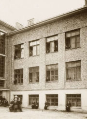 1. Panevėžio vidurinė mergaičių amatų ruošos mokykla. XX a. 4 deš.