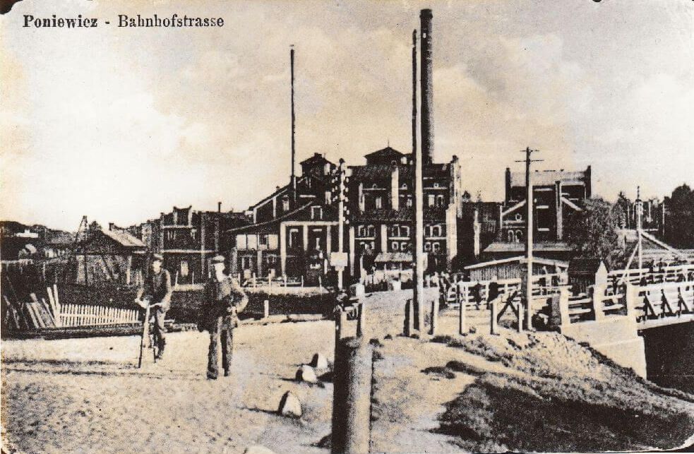 1. Stoties gatvė Pirmojo pasaulinio karo metais. Nuotrauka iš Panevėžio kraštotyros muziejaus rinkinių