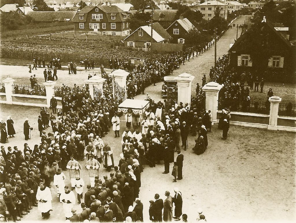 1. Tautos šventė. Katedros gatvė. 1935 m. Nuotrauka iš Panevėžio kraštotyros muziejaus rinkinių