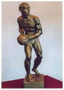 2. J. Zikaro skulptūra „Krepšininkas“. 1943 m. Panevėžio kraštotyros muziejaus nuotrauka