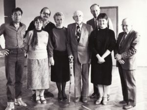 Po „Mirties šokio“ repeticijų. Apie 1987 m. Iš kairės: Algirdas Paulavičius, Regina Zdanavičiūtė, Evaldas Breivė, Danutė Vidugirytė, Juozas Miltinis, Jonas Garliauskas, Dalia Melėnaitė, Vaclovas Blėdis. Fotogr. Antano Gylio. PAVB FJM-1017/1