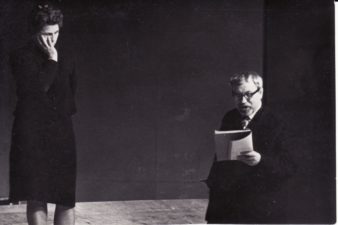 Aktorė Eugenija Šulgaitė ir režisierius Juozas Miltinis spektaklio repeticijoje. Panevėžys, 1966 m. Fotogr. Kazimiero Vitkaus. PAVB FKV-408/5-1
