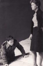 Aktoriai Donatas Banionis ir Eugenija Šulgaitė spektaklio „Lauke už durų“ repeticijoje. Panevėžys, 1966 m. Fotogr. Kazimiero Vitkaus. PAVB FKV-420/6-1