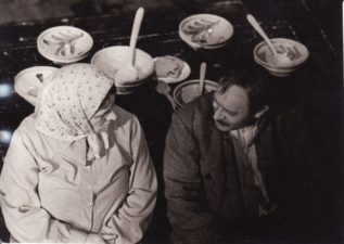Vienuolis „Prieblandoje“ (rež. Juozas Miltinis), 1964 m. Eugenija Šulgaitė – Gaškienė, Jonas Alekna – Gaška. Fotogr. Kazimiero Vitkaus. PAVB FKV-85/2-2