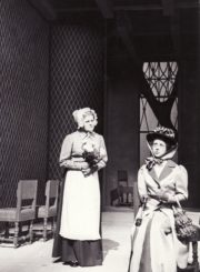H. Ibsenas „Heda Gabler“ (rež. Juozas Miltinis), 1972 m. Julija Blėdytė – Berta, Eleonora Matulaitė – Julija Tesman. Fotogr. Kazimiero Vitkaus. PAVB FKV-138/6-2