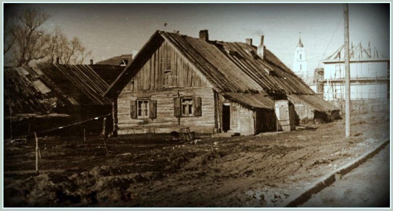 Senieji ir naujieji namai Algirdo gatvėje. Panevėžys, 1957 m. Iš V. R. Vitkausko kopijų kolekcijos