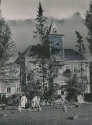 Panevėžio kūdikių namai Smėlynės g. 171 (buvusioje advokato Česlovo Petraškevičiaus viloje). Panevėžys. Apie 1965 m. Panevėžio apskrities Gabrielės Petkevičaitės-Bitės viešoji biblioteka, Pavienių rankraščių fondas F8-59
