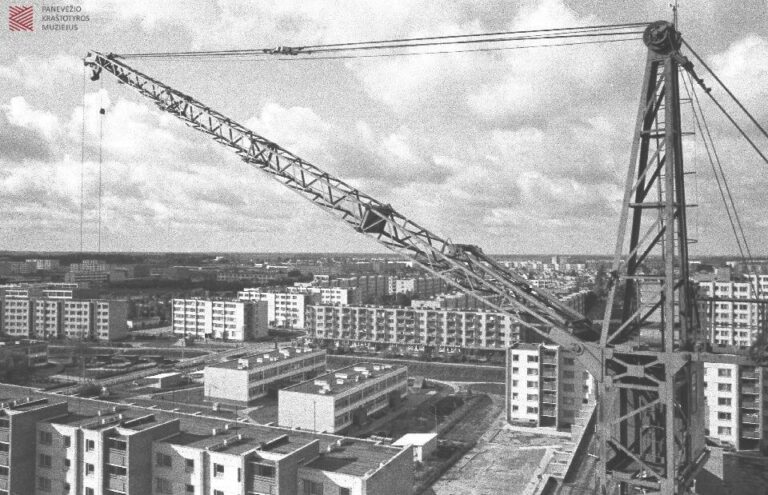Naujų daugiabučių namų statybos. Panevėžys, 1979 m. Juliaus Vaicekausko nuotr. iš Panevėžio kraštotyros muziejaus rinkinių