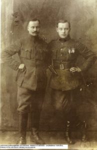 2. Savanoriai Ignas ir Kazys Taruškos. 1921 m. Nuotrauka iš V. Kavaliausko kolekcijos