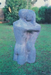 Sakalauskaitė-Pocius, Ieva. Vyras ir moteris. Cementas. H – 100 cm. Apie 1980 m. // Krantai. 1991, rugsėjo–spalio mėn, p. 71